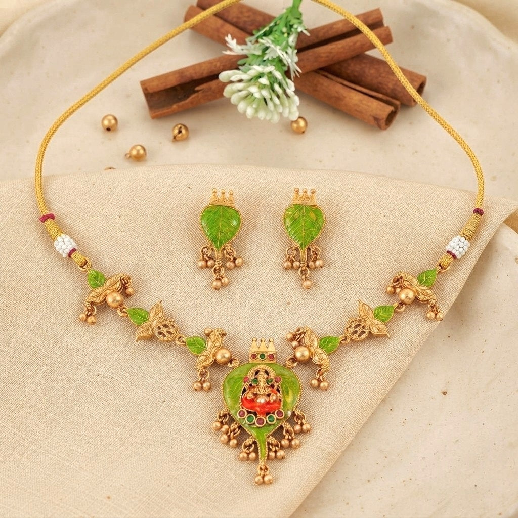 Necklace set (Delivery in 5 to 10 days )