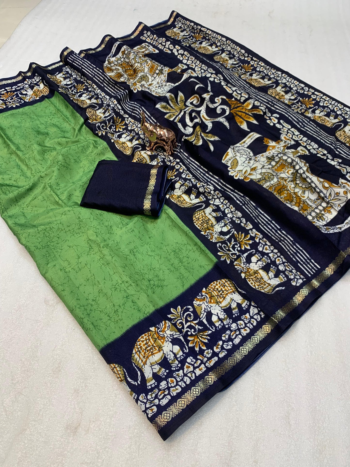 Dola silk saree (Delivery in 20-25 working Days)