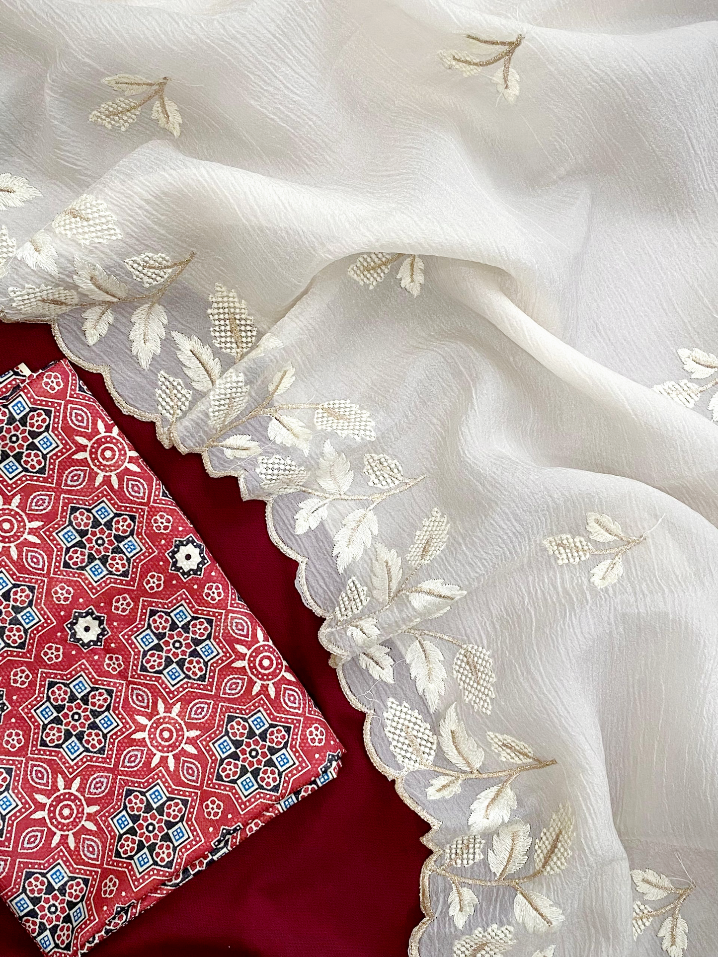 Beautiful Crushed Georgette saree with Ikkat blouse material (Delivery in 18-23 working days )