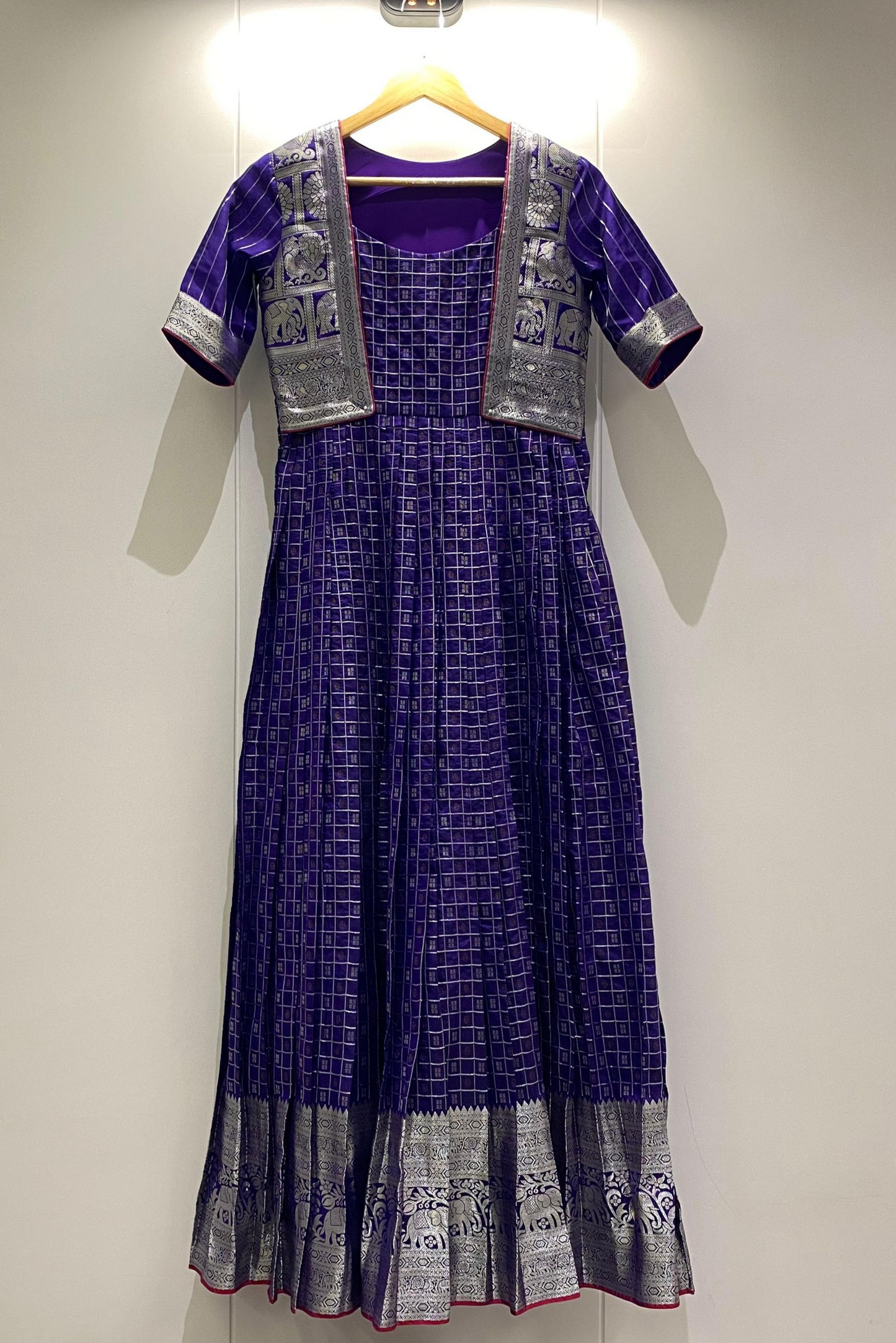 Women's Traditional Onam Gown (Delivery in 15-20 working days)