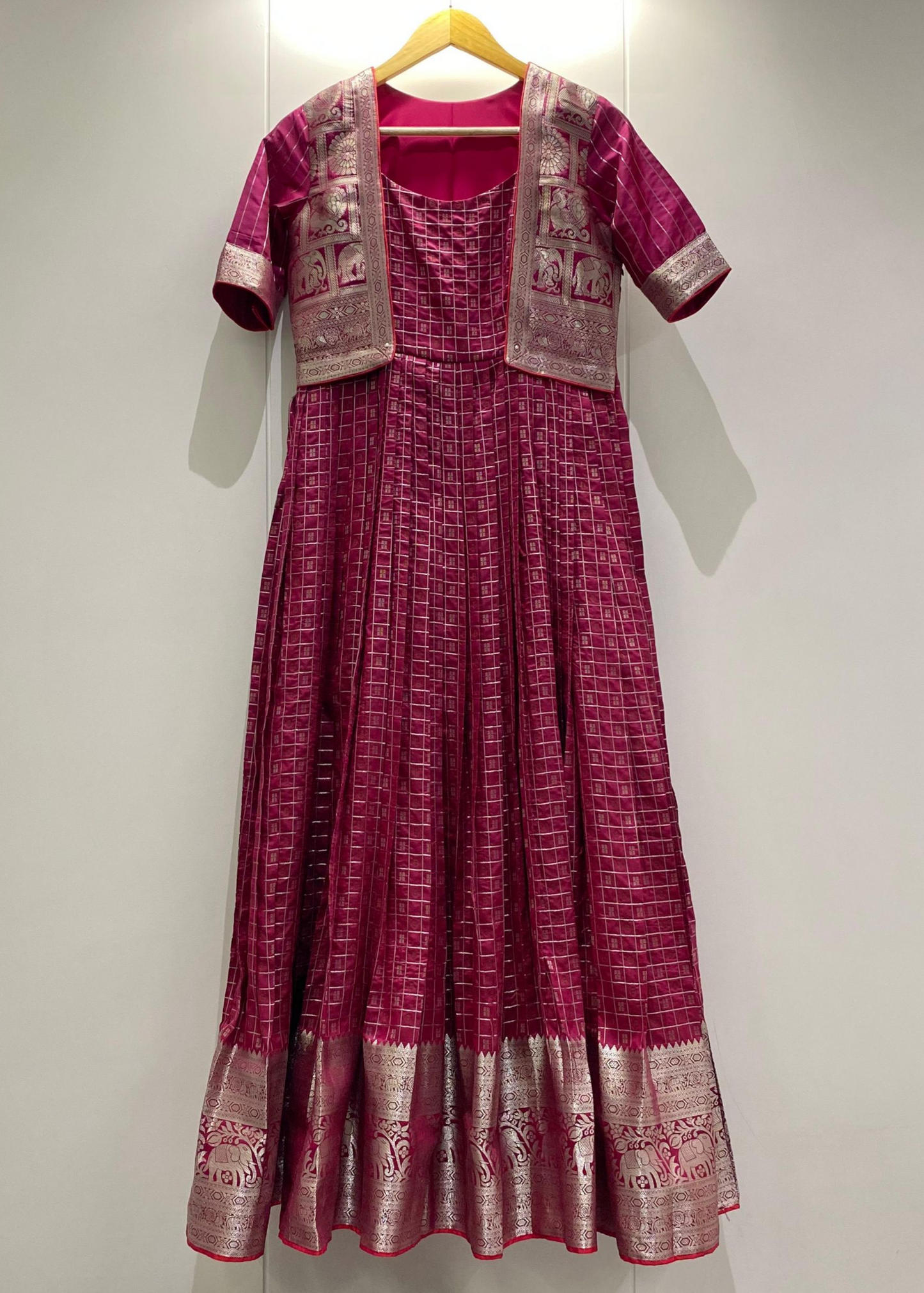 Women's Traditional Onam Gown (Delivery in 15-20 working days)