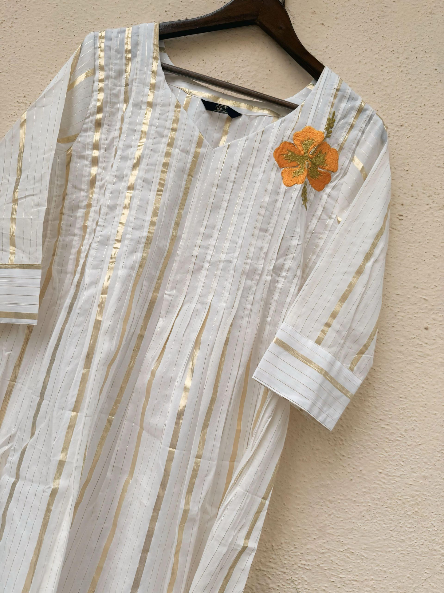 Onam special Tissue silk kurti (Delivery in 10-15days )