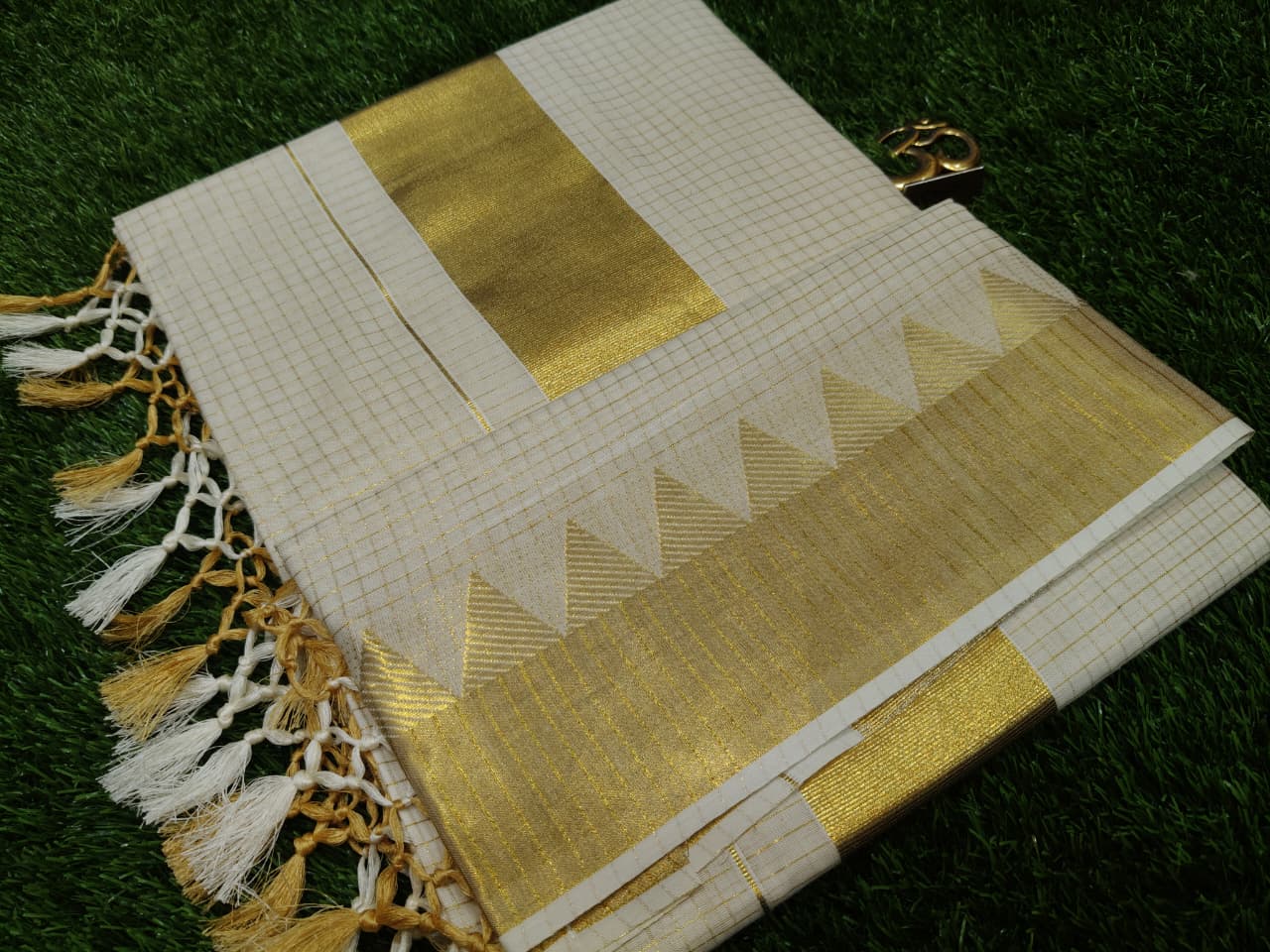 Beautiful Tissue silk set saree (Delivery in 20-25 working Days)