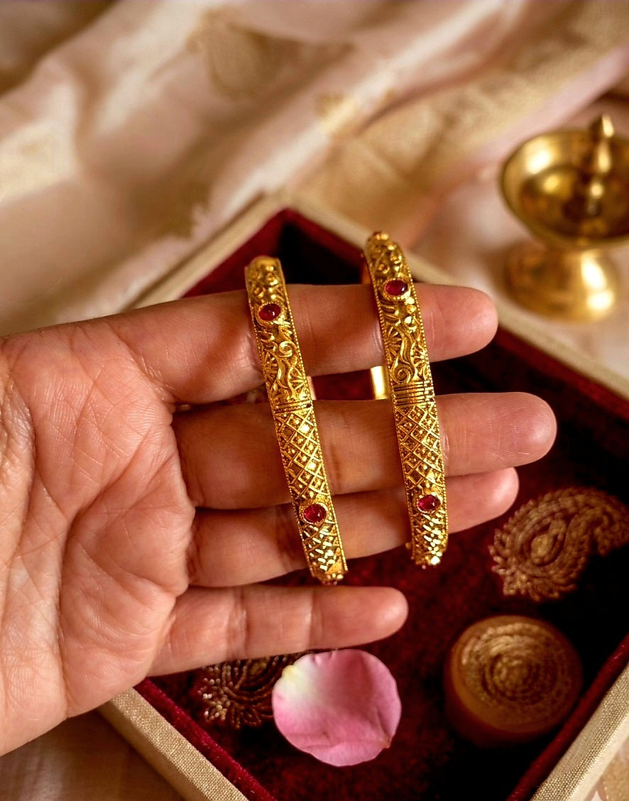 Traditional Bangle set (Delivery in 5 -7 working days )
