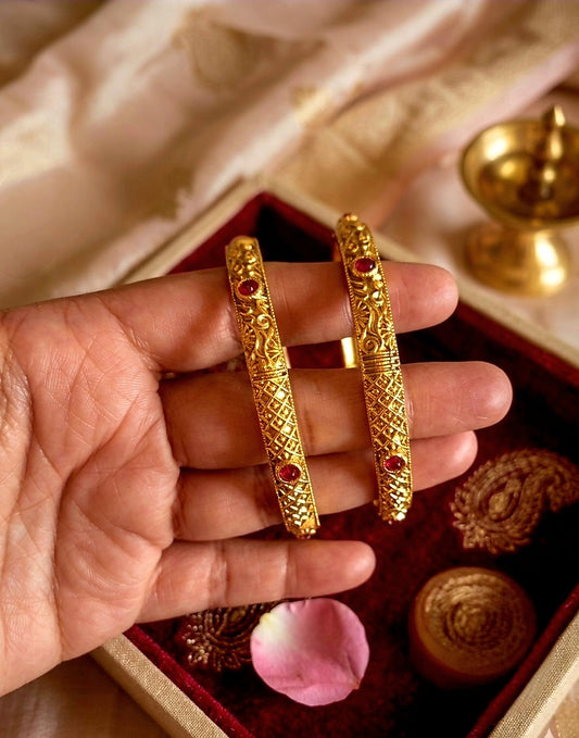Traditional Bangle set (Delivery in 5 -7 working days )