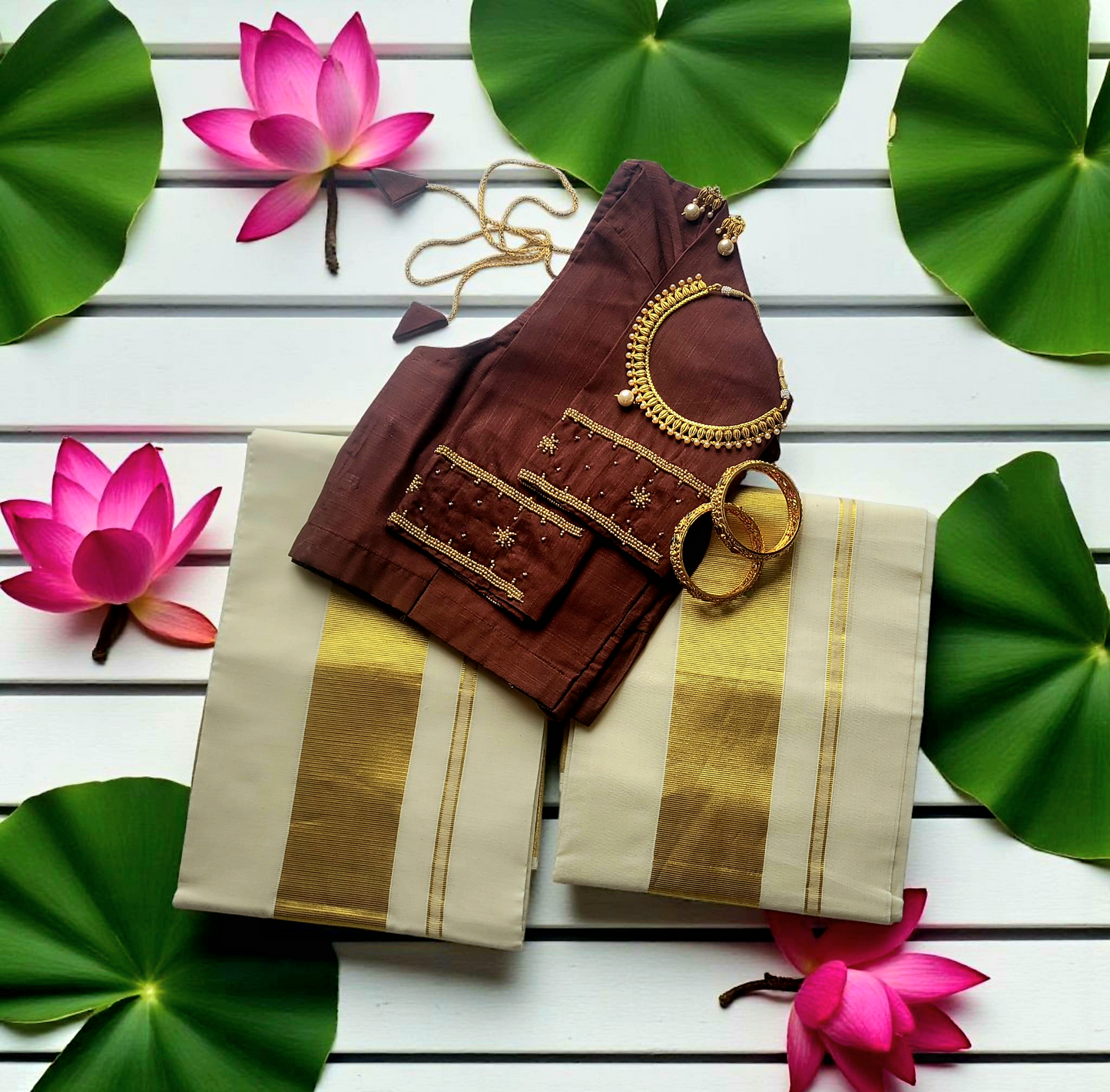 Set mundu with Stitched blouse (Delivery in 2-4 days))