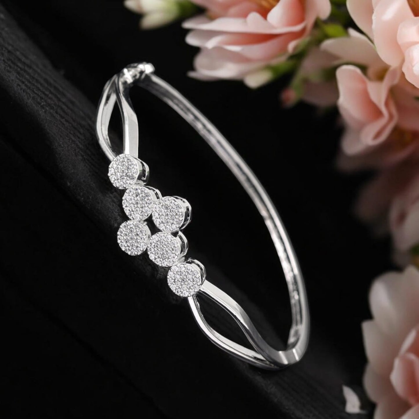 Adjustable bracelet