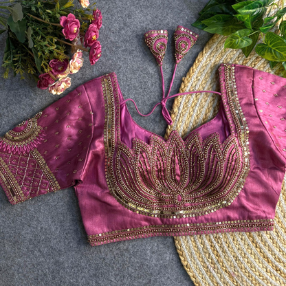 Designer blouse (Delivery in 25-30 working days)