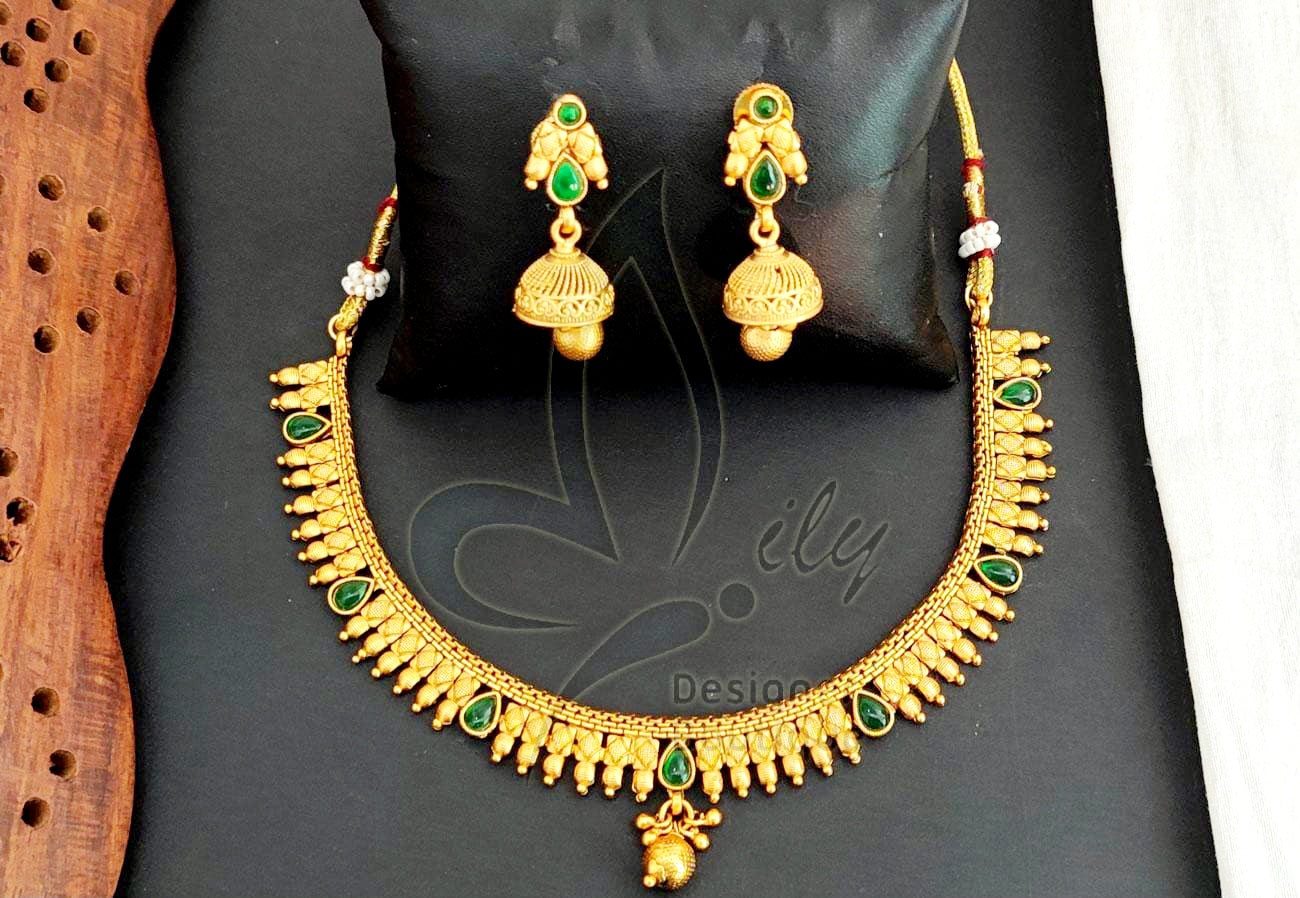 Necklace set (Delivery in 5-10days)
