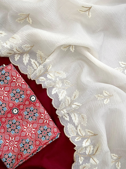 Beautiful Crushed Georgette saree  with Ikkat blouse material (Delivery in 18-23 working days )