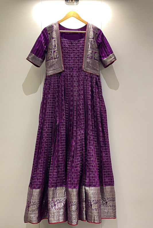 Women's Traditional Onam Gown (Delivery in 15-20 working days)
