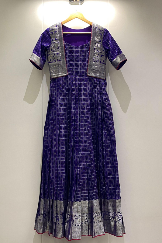 Women's Traditional Onam Gown (Delivery in 15-20 working days)