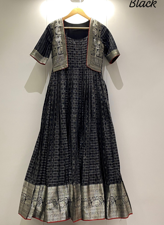 Women's Traditional Onam Gown (Delivery in 15-20 working days )
