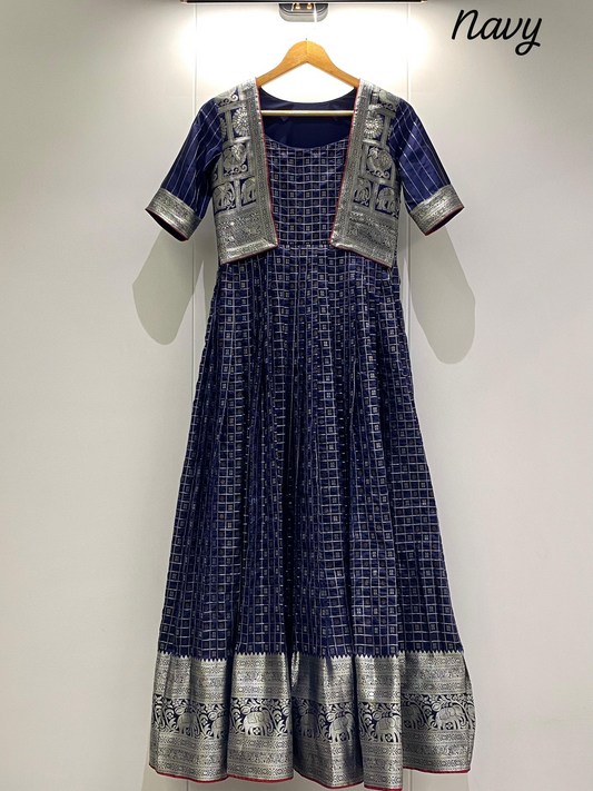 Women's Traditional Onam Gown (Delivery in 15-20 working days)