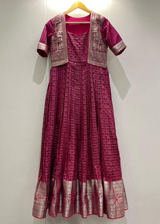 Women's Traditional Onam Gown (Delivery in 15-20 working days)