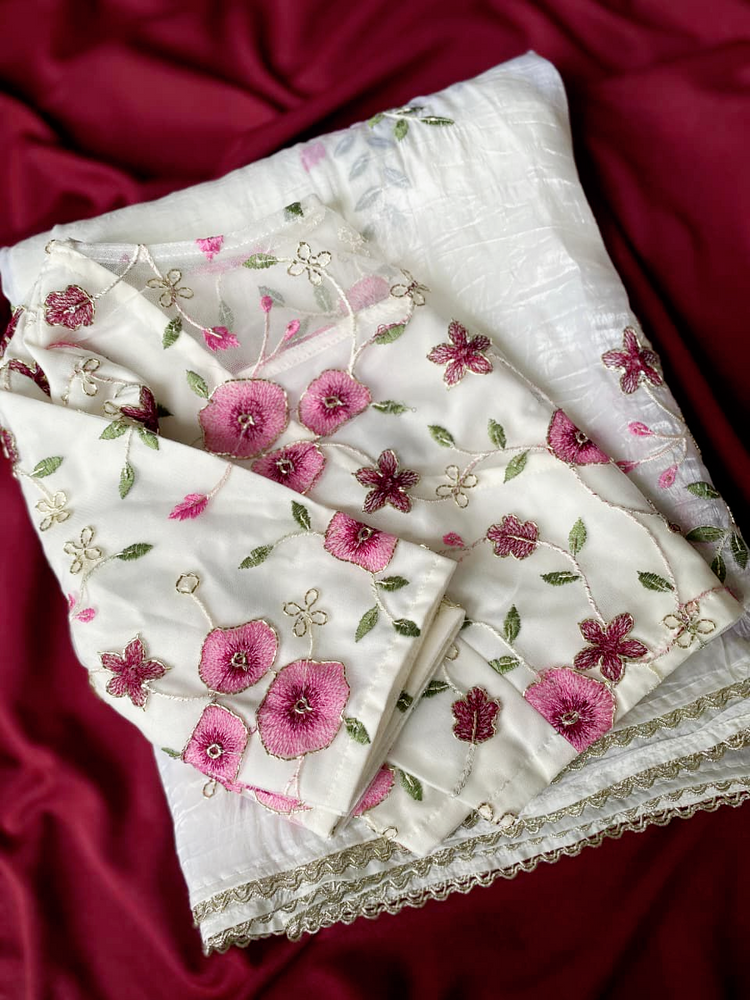 Beautiful crush silk saree with stitched blouse (Delivery in 25 to 28 days )