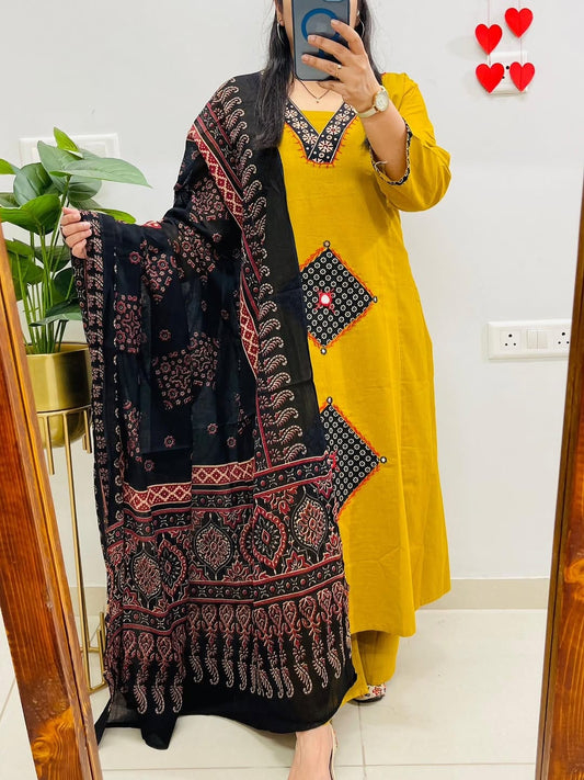 Designer kurti for women (Delivery in 25-28 working days )