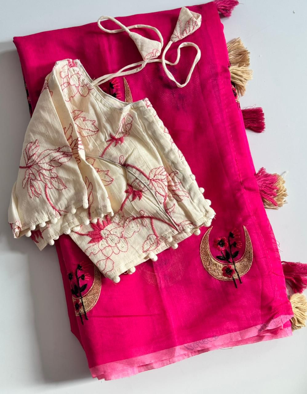 Beautiful cotton saree with blouse (Delivery in 20-25 working Days)