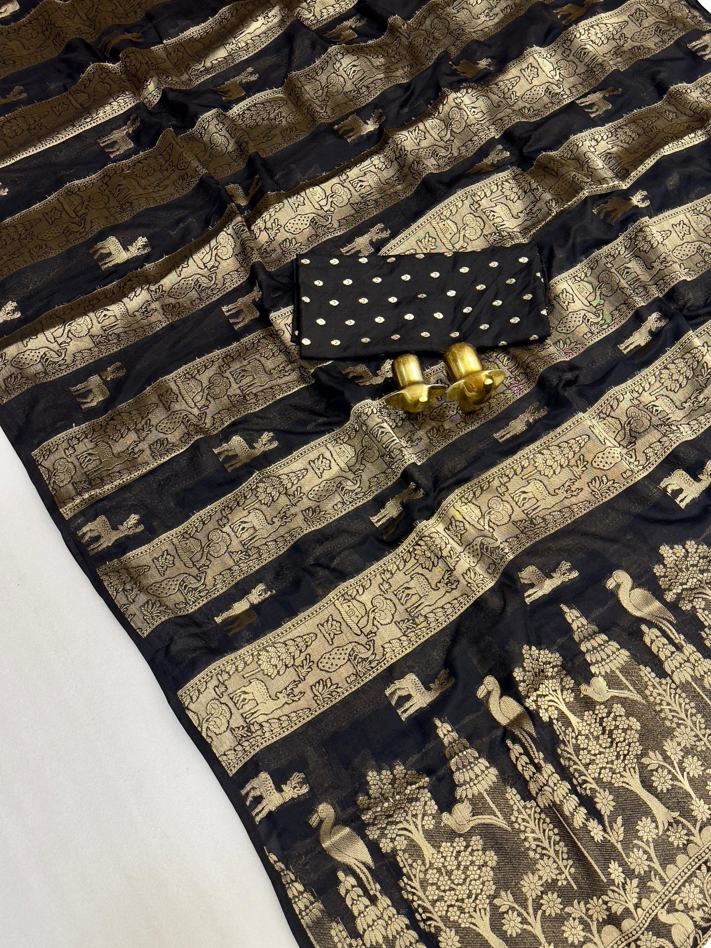 Beautiful Moonga silk saree (Delivery in 20-25 working Days)