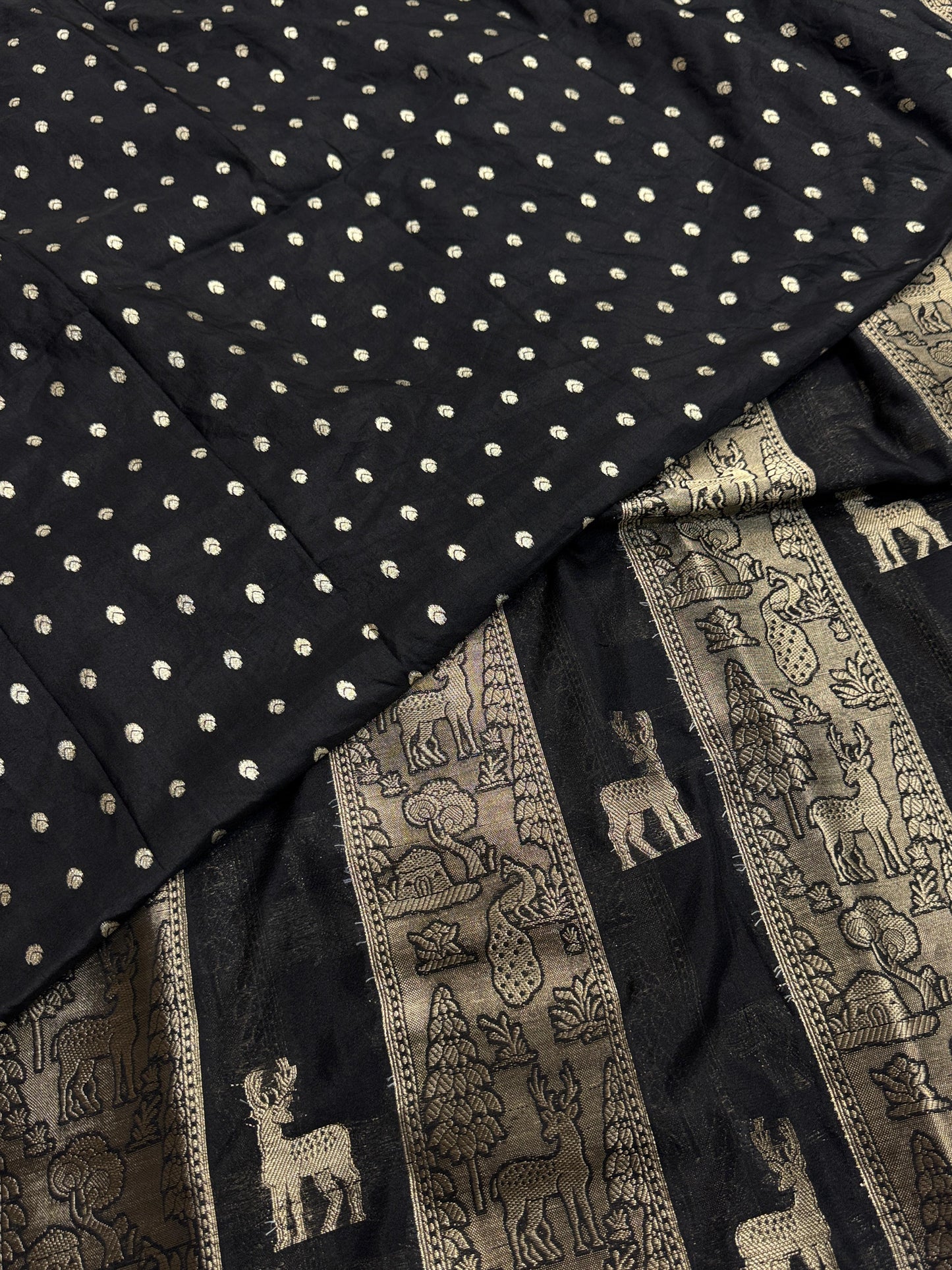 Beautiful Moonga silk saree (Delivery in 20-25 working Days)