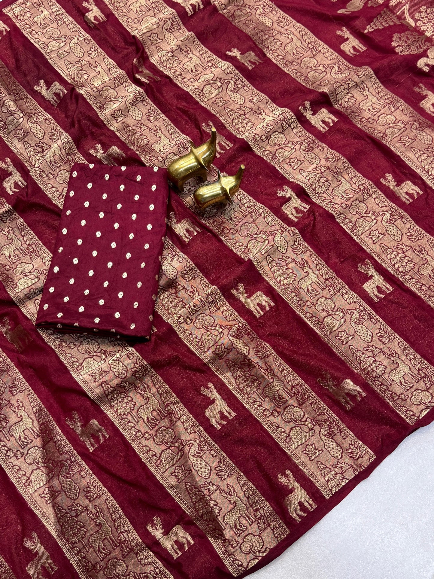 Beautiful Moonga silk saree (Delivery in 20-25 working Days)