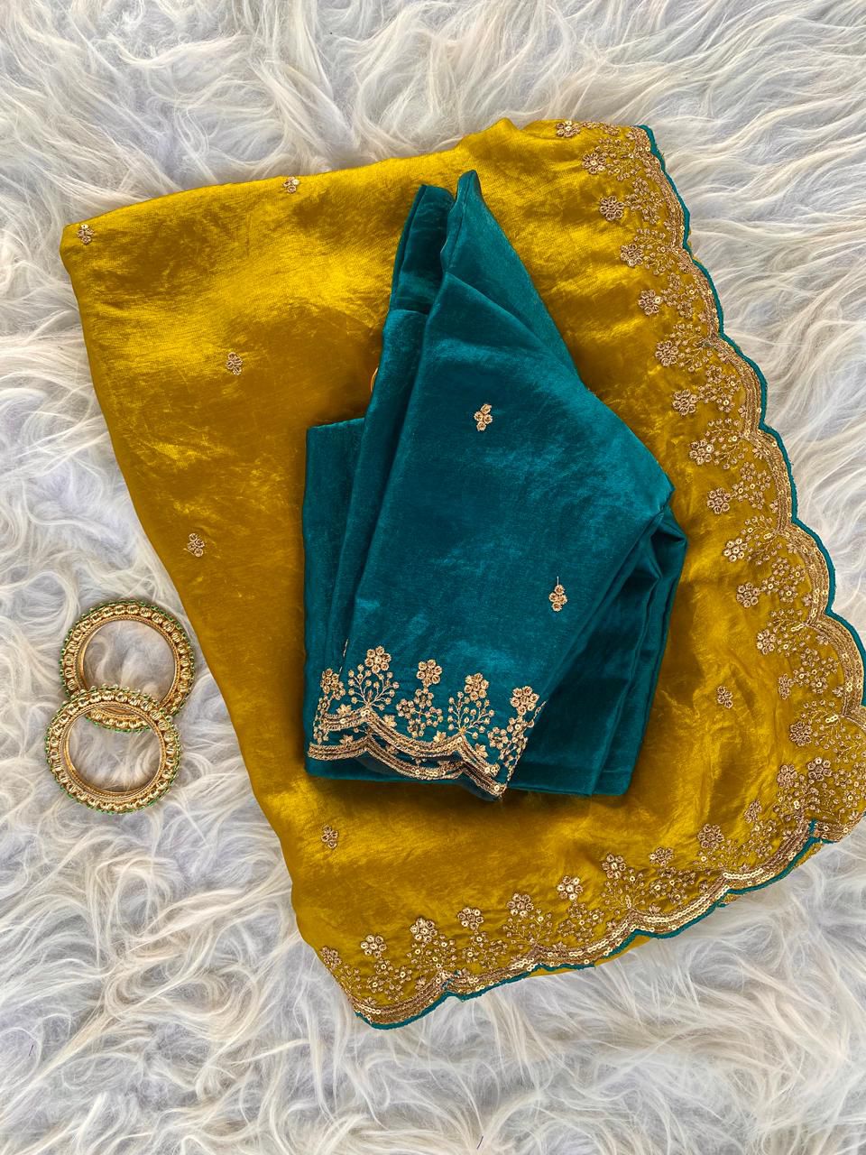Beautiful soft crush silk saree with blouse (Delivery in 25-30 working Days)