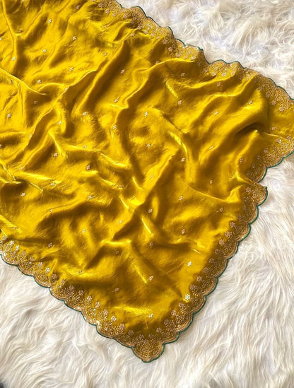 Beautiful soft crush silk saree with blouse (Delivery in 20-25 working Days)