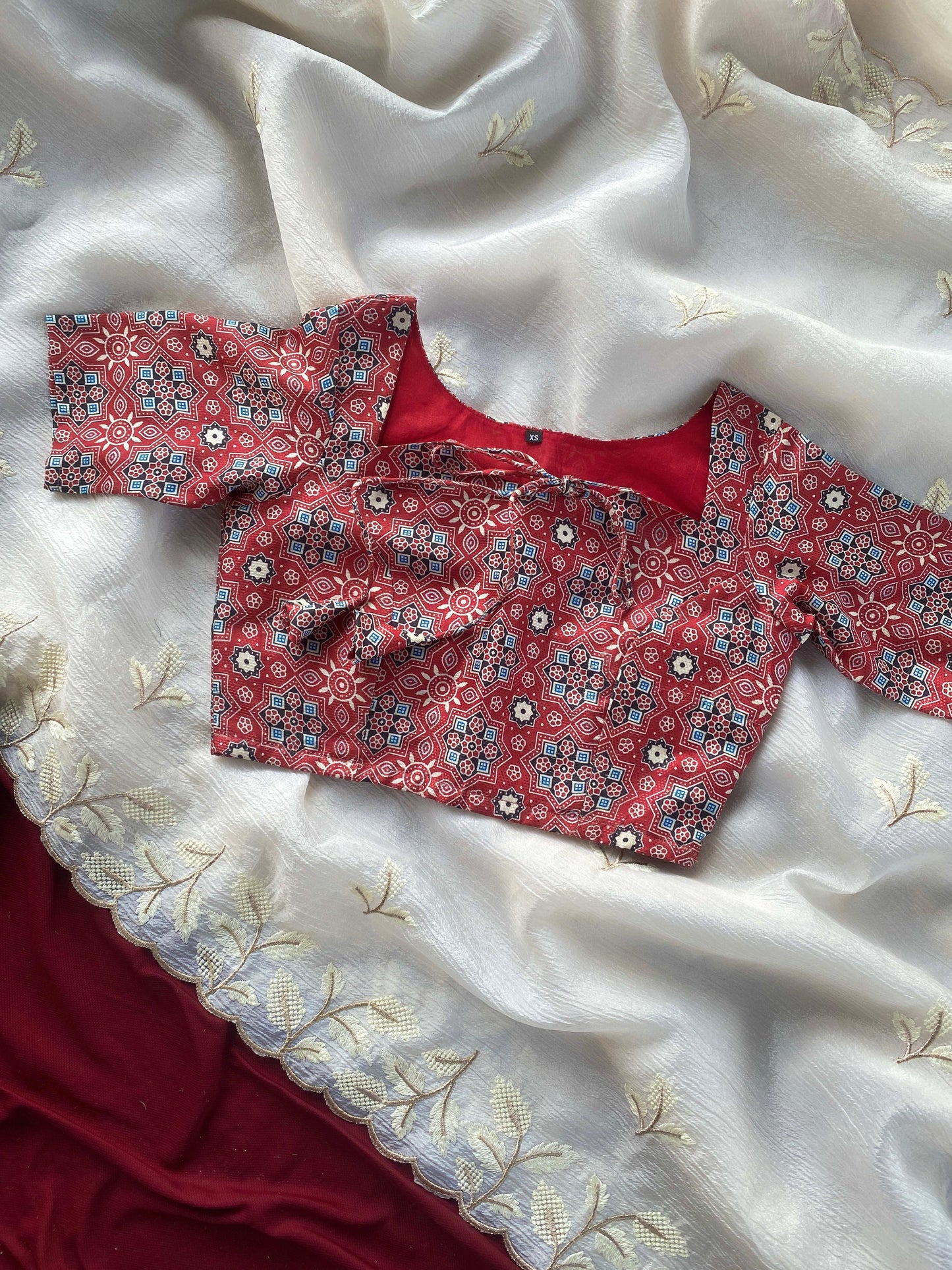 Beautiful crushed Georgette saree with stitched blouse (Delivery in 20-25 working Days)