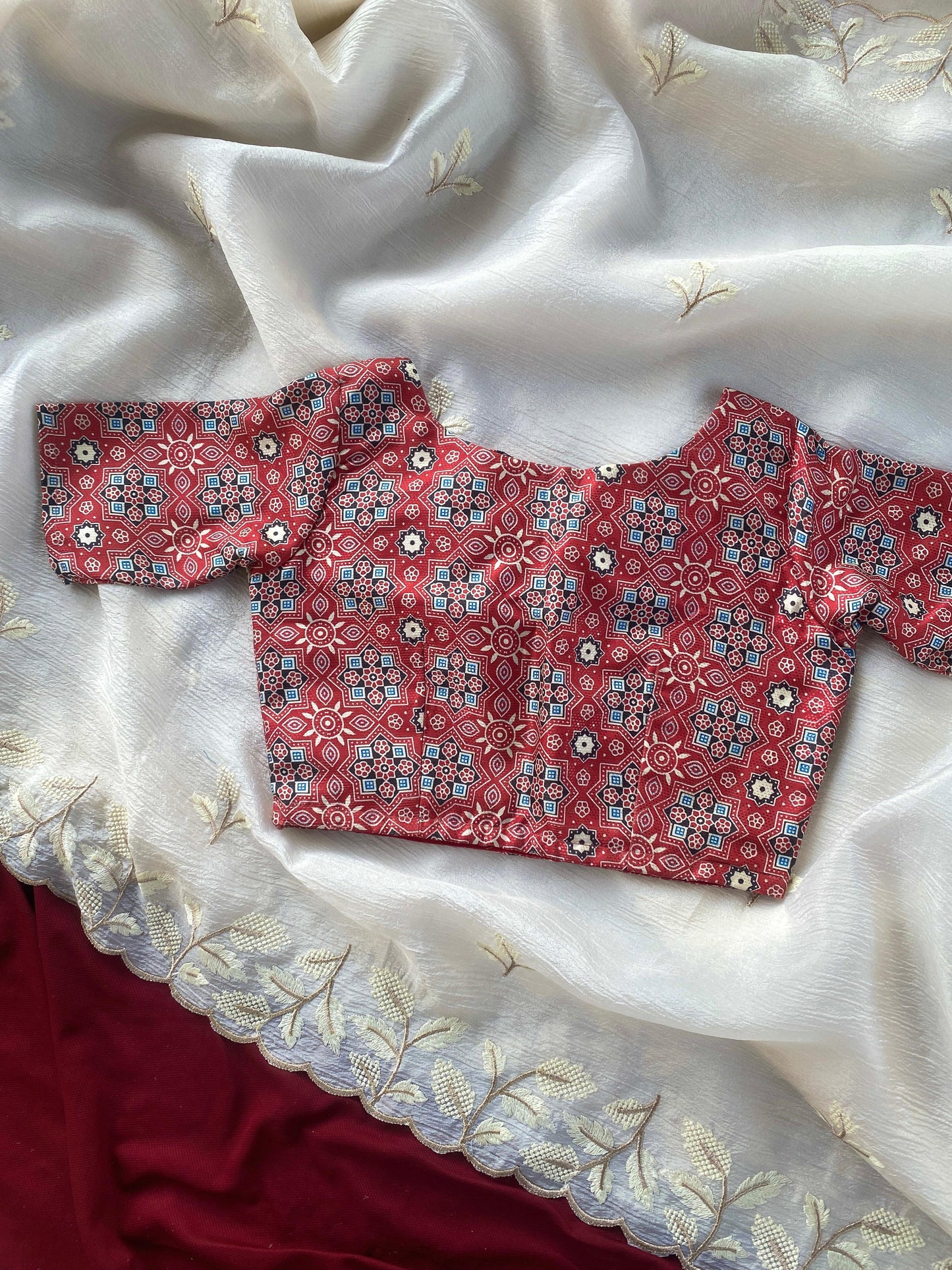 Beautiful crushed Georgette saree with stitched blouse (Delivery in 20-25 working Days)