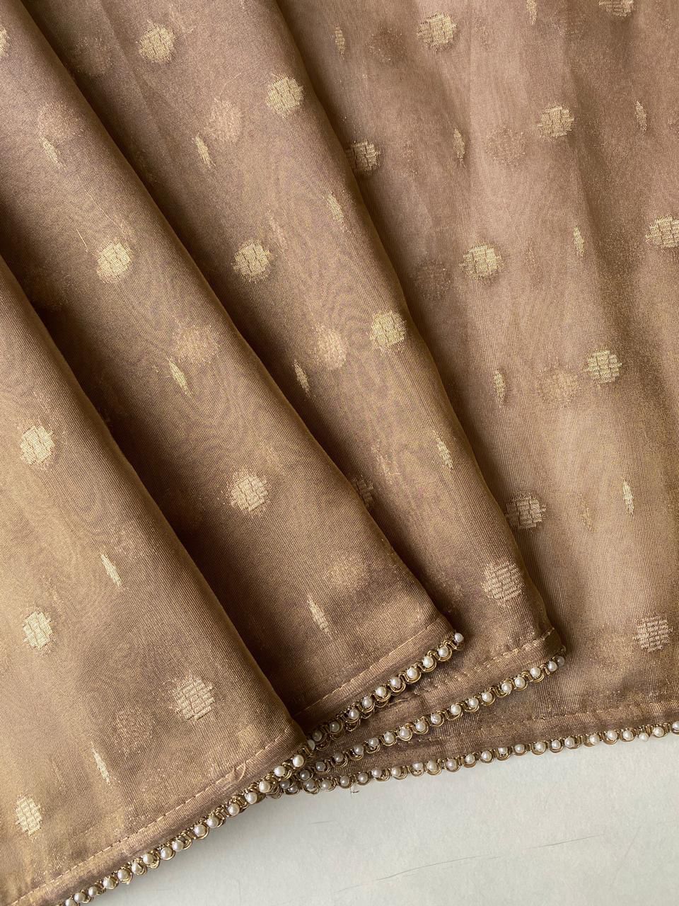 Beautiful silk saree with blouse (Delivery in 20-25 working Days)