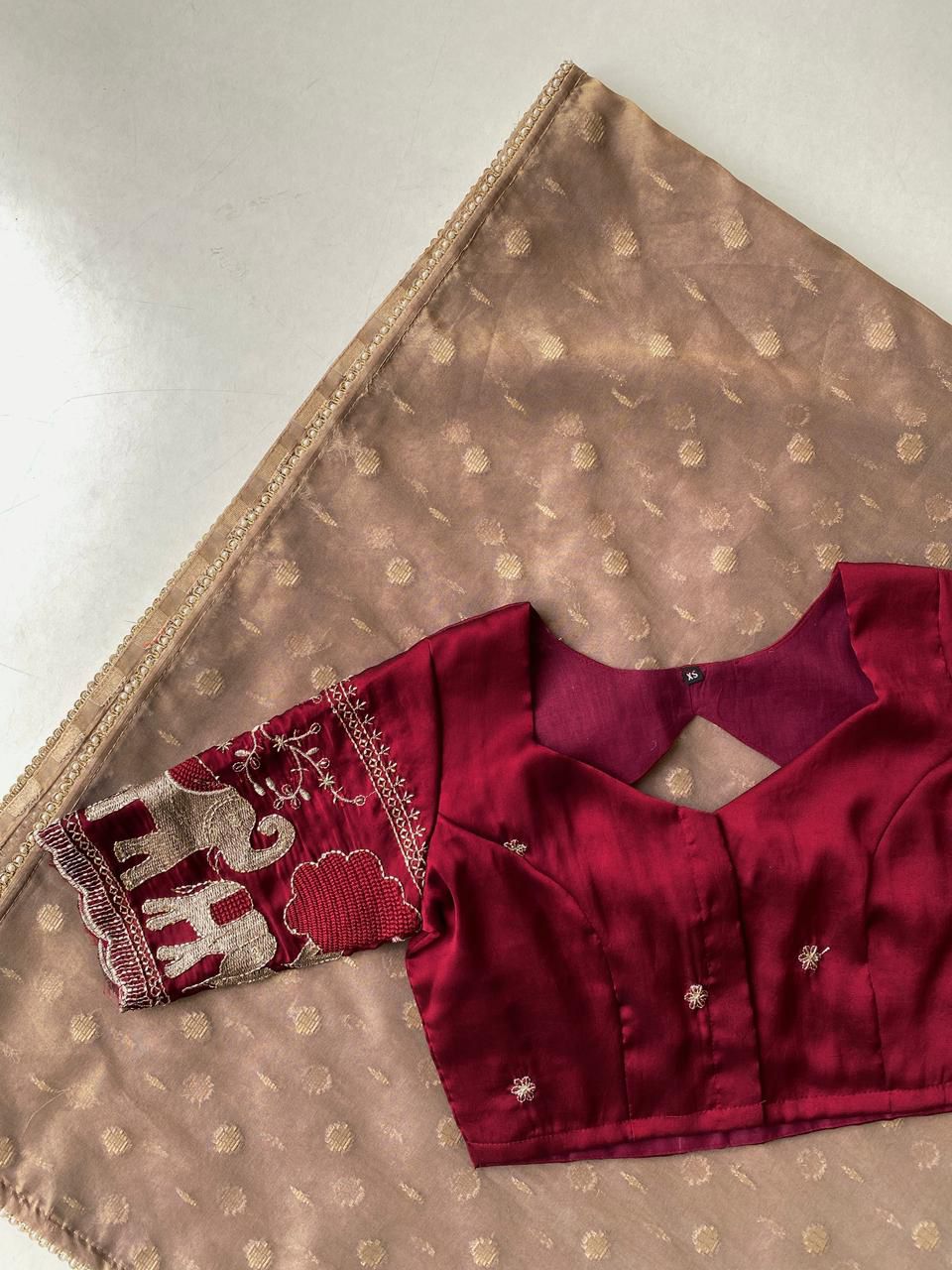 Beautiful silk saree with blouse (Delivery in 20-25 working Days)