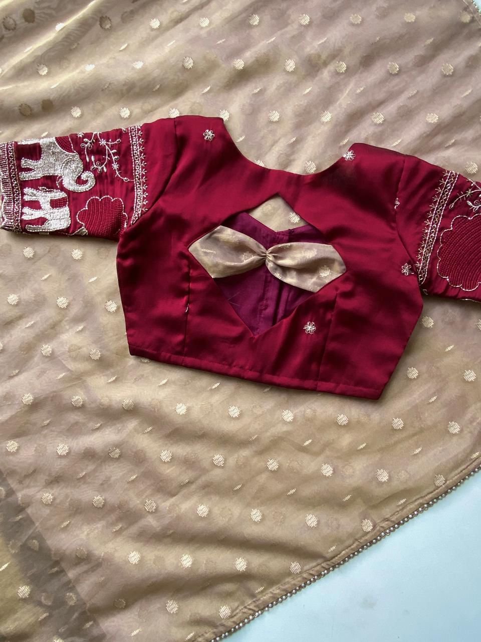 Beautiful silk saree with blouse (Delivery in 20-25 working Days)