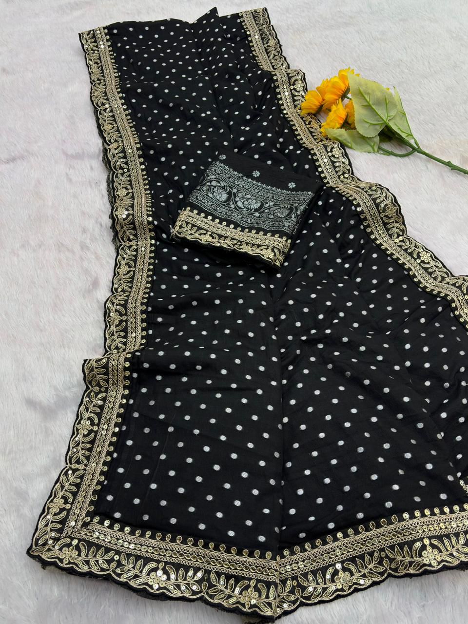 Linen saree with stitched blouse (Delivery in 25-28days )