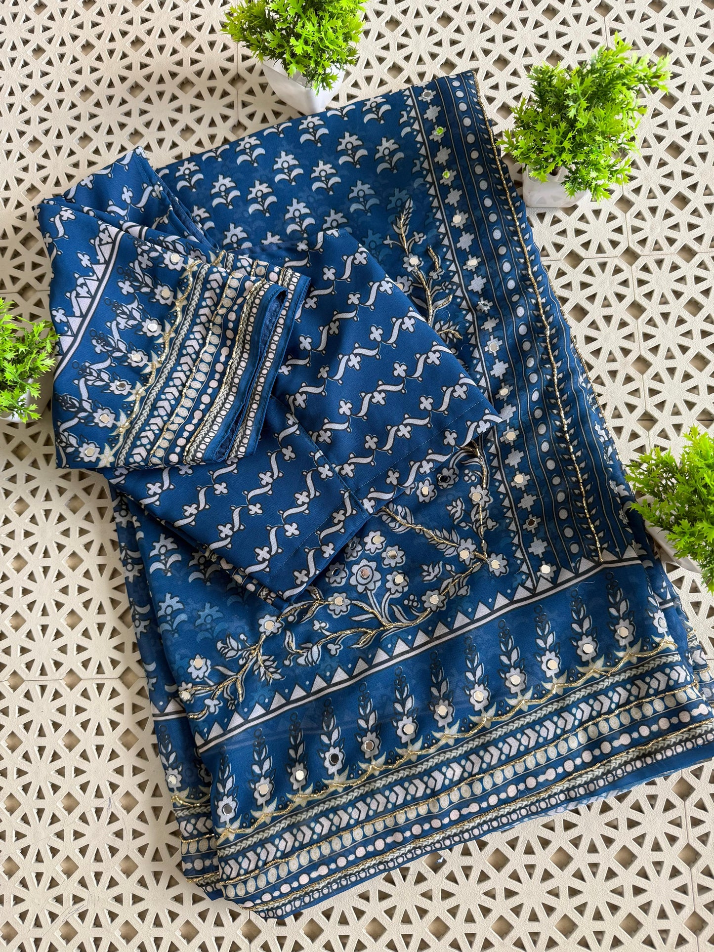 Beautiful Georgette designer saree with stitched blouse (Delivery in 28 -30 days)