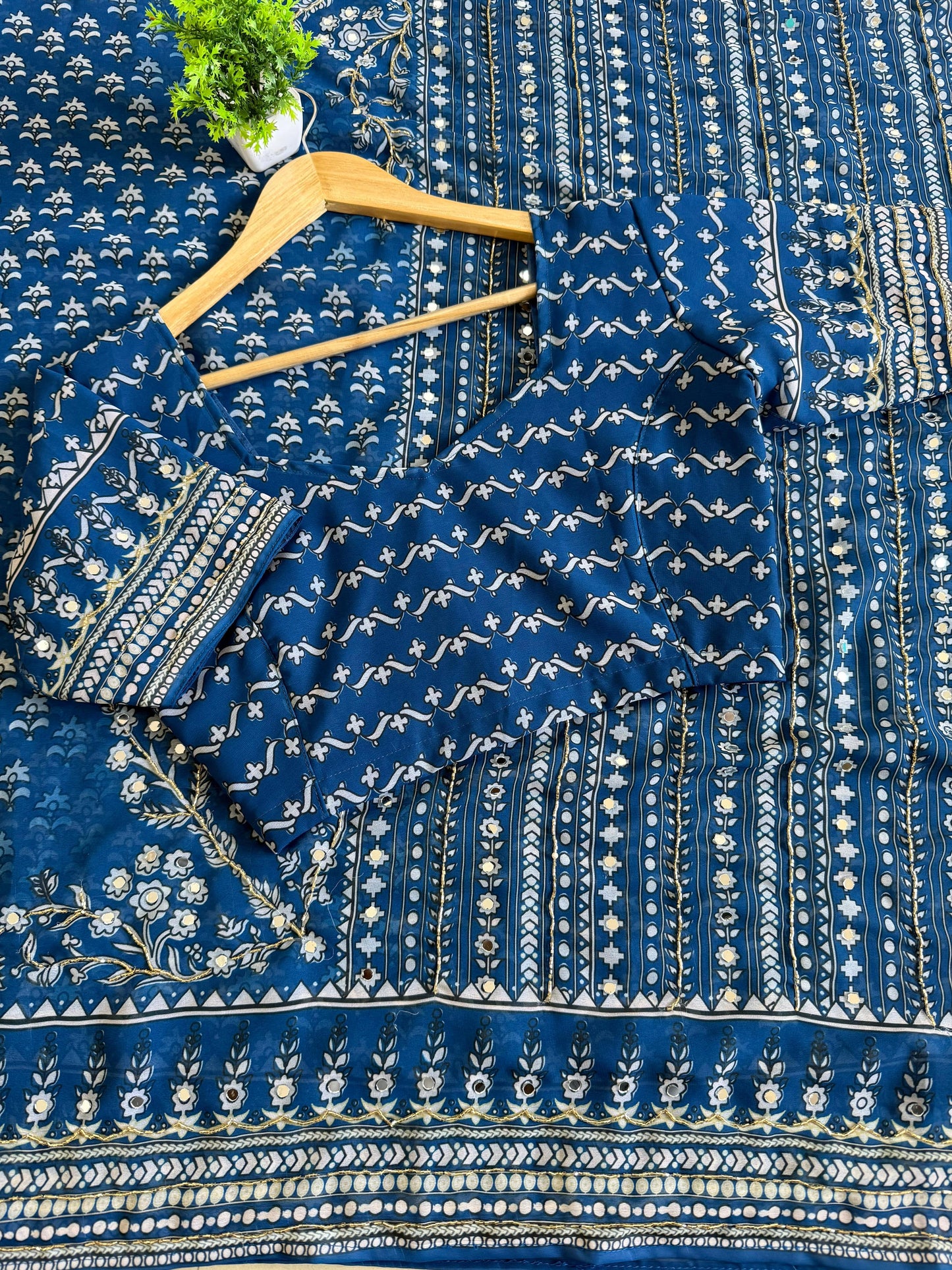 Beautiful Georgette designer saree with stitched blouse (Delivery in 28 -30 days)