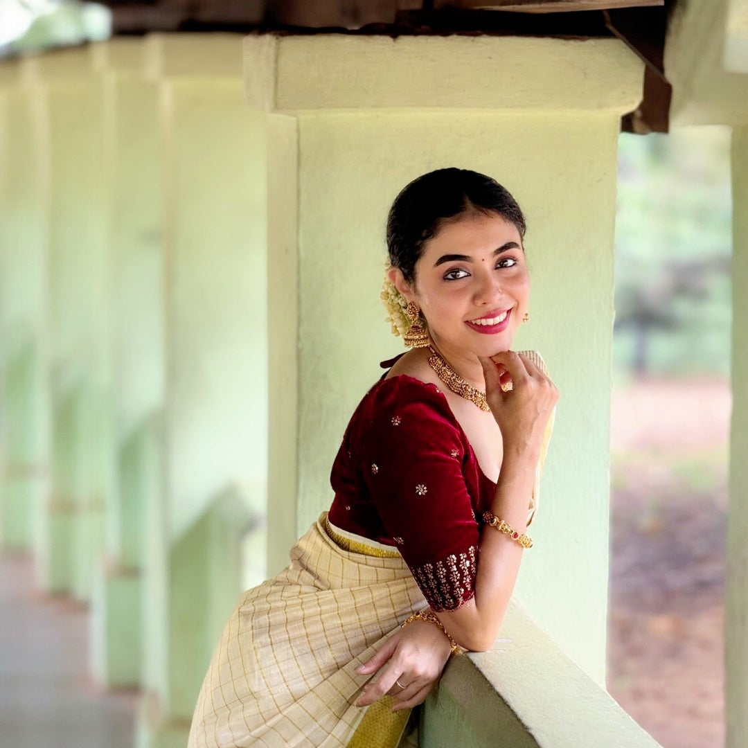Beautiful set mundu with Stitched blouse (Delivery in 18-23  days)